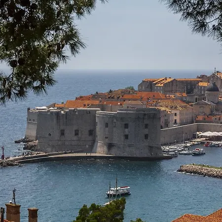Πανσιόν Suncana 3*