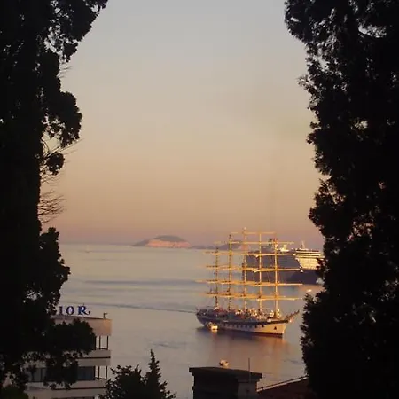 Πανσιόν Suncana